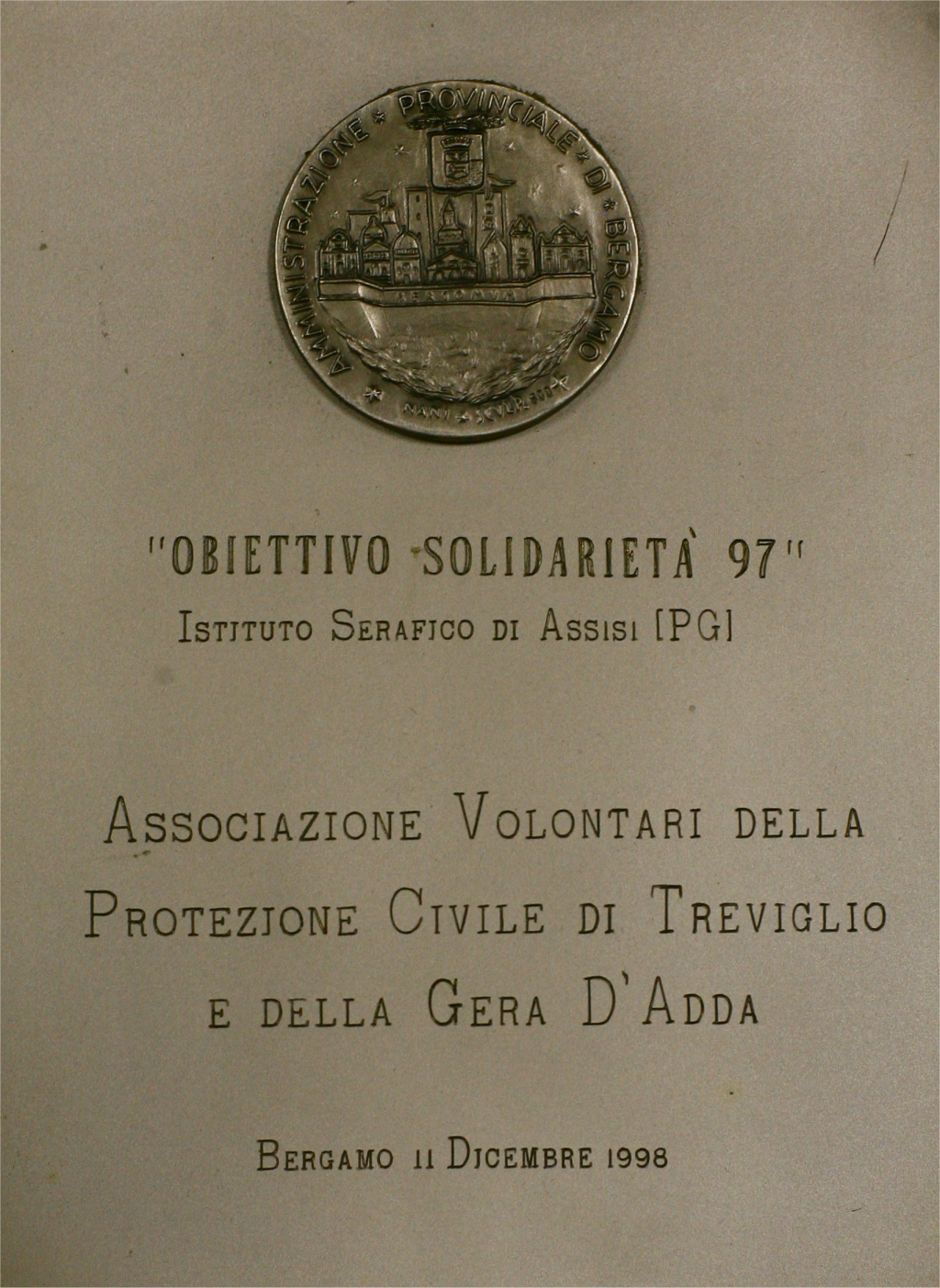 Targa Istituto Serafico di Assisi (PG) per attività durante emergenza del terremoto in Umbria del 1997
